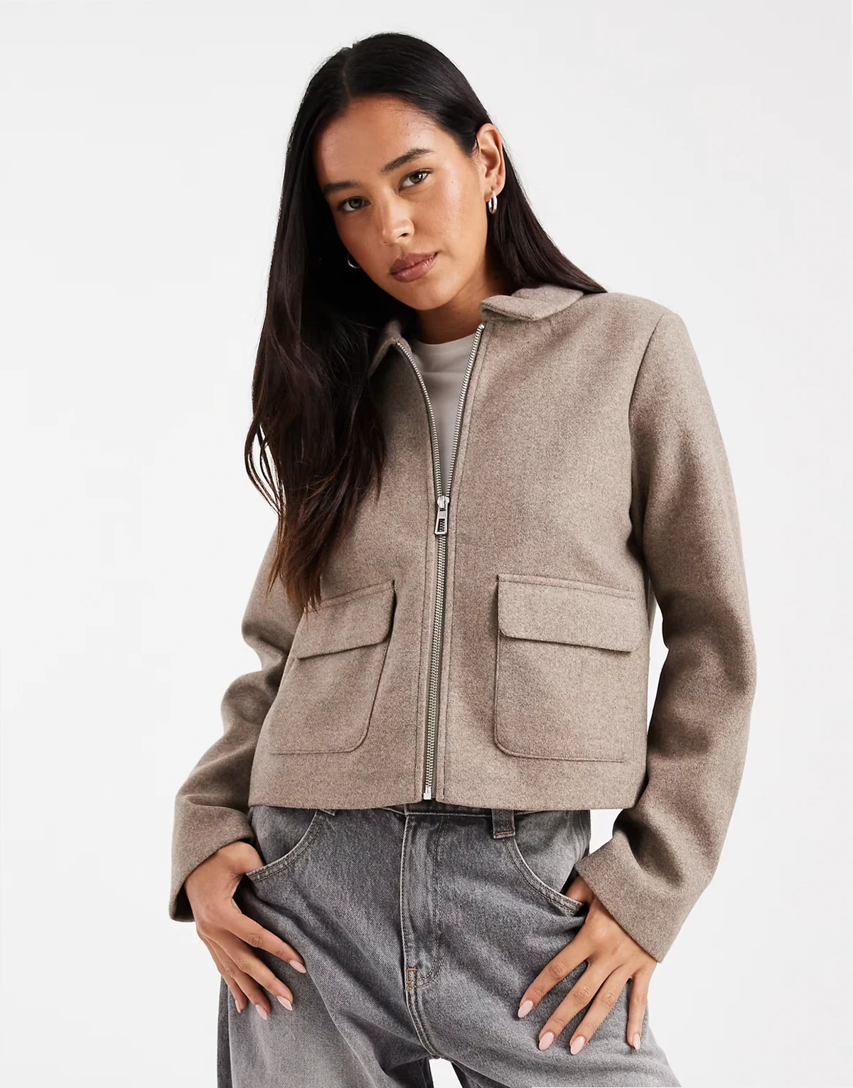 – Kurze Jacke im Woll-Look in Taupe mit durchgehendem Reißverschluss