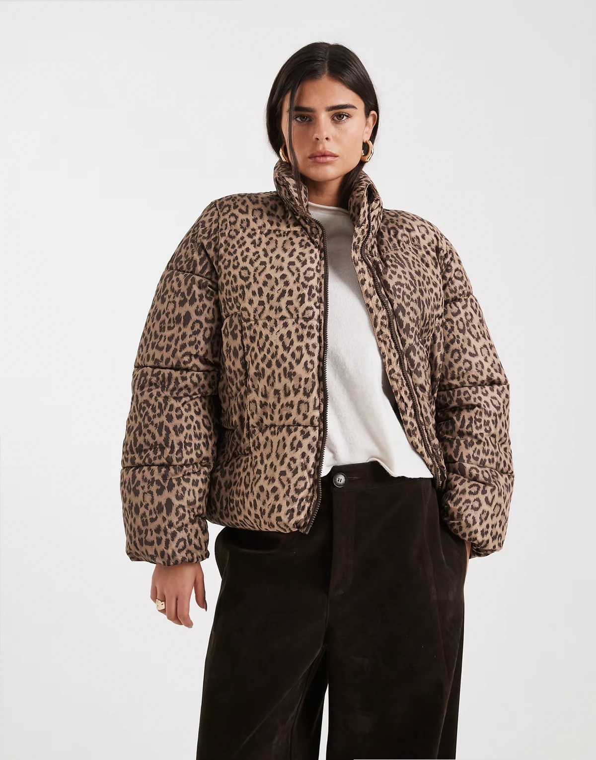 – Kurze Pufferjacke mit Leopardenmuster