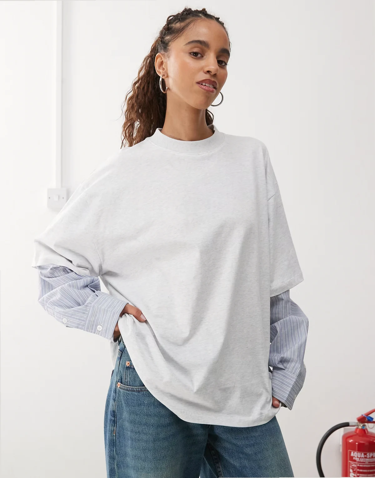 – T-shirt oversize 2 w 1 z wewnętrzną koszulą z długimi rękawami w niebiesko-szare paski