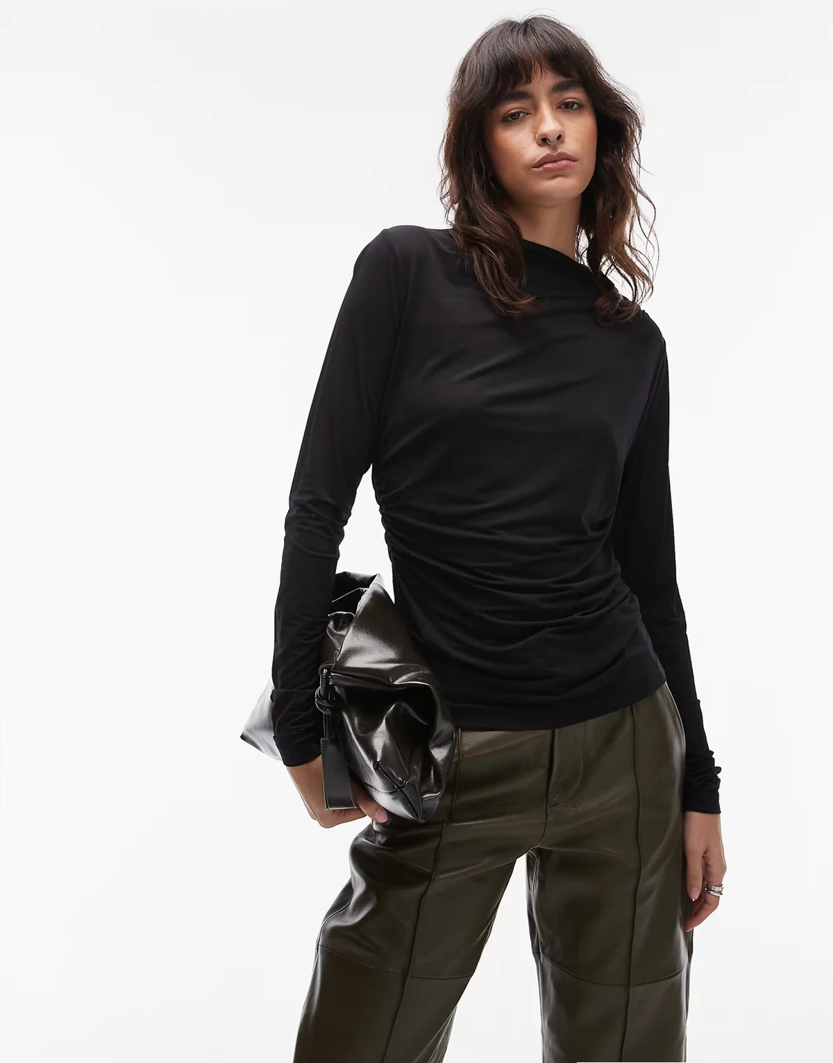 – Asymmetrisches, gerafftes Langarm-Jerseytop in Schwarz