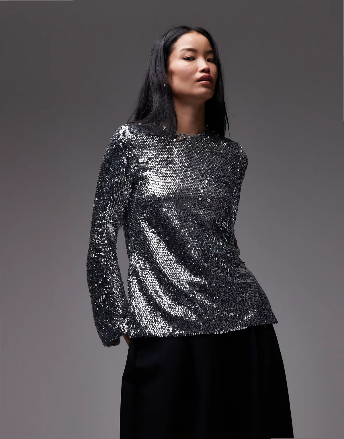 long sleeve keyhole back sequin top in silver