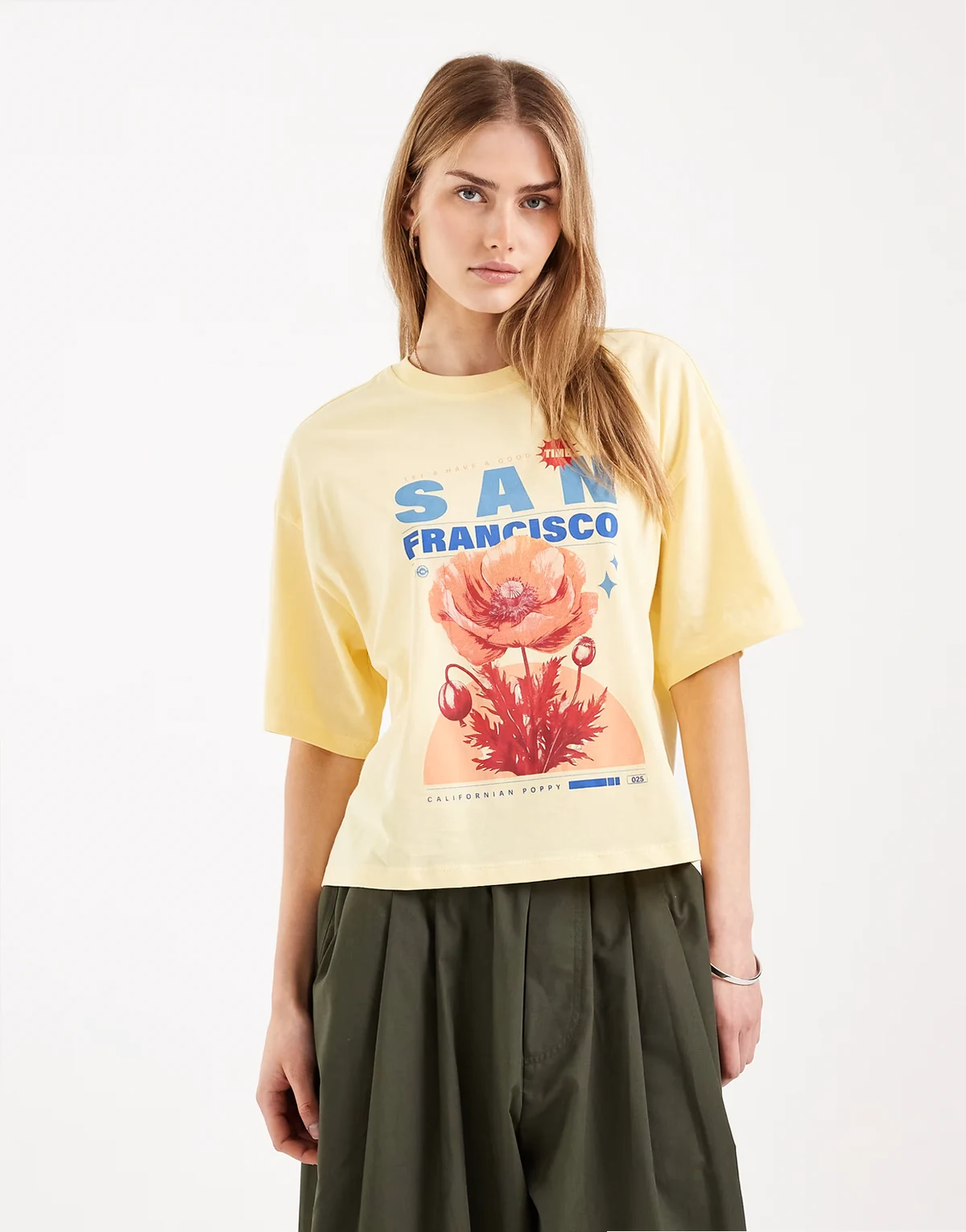 – Kastiges T-Shirt in Gelb mit Blumenprint