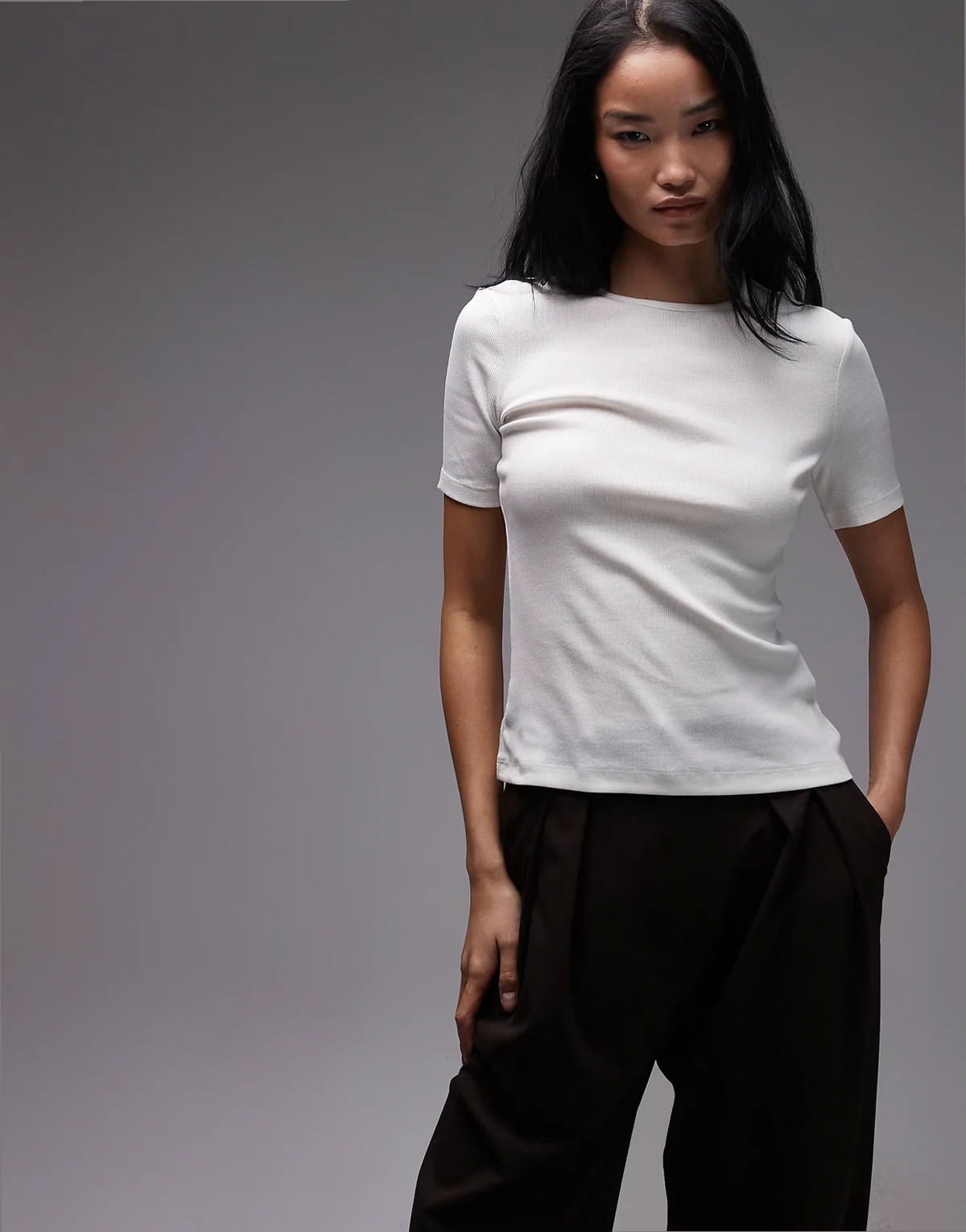 – Geripptes T-Shirt aus superweichem Jersey in Wollweiß