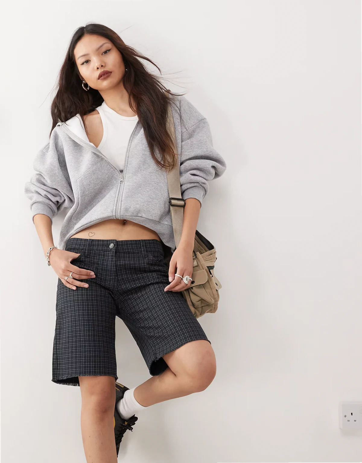 – Lange Shorts in Grau kariert