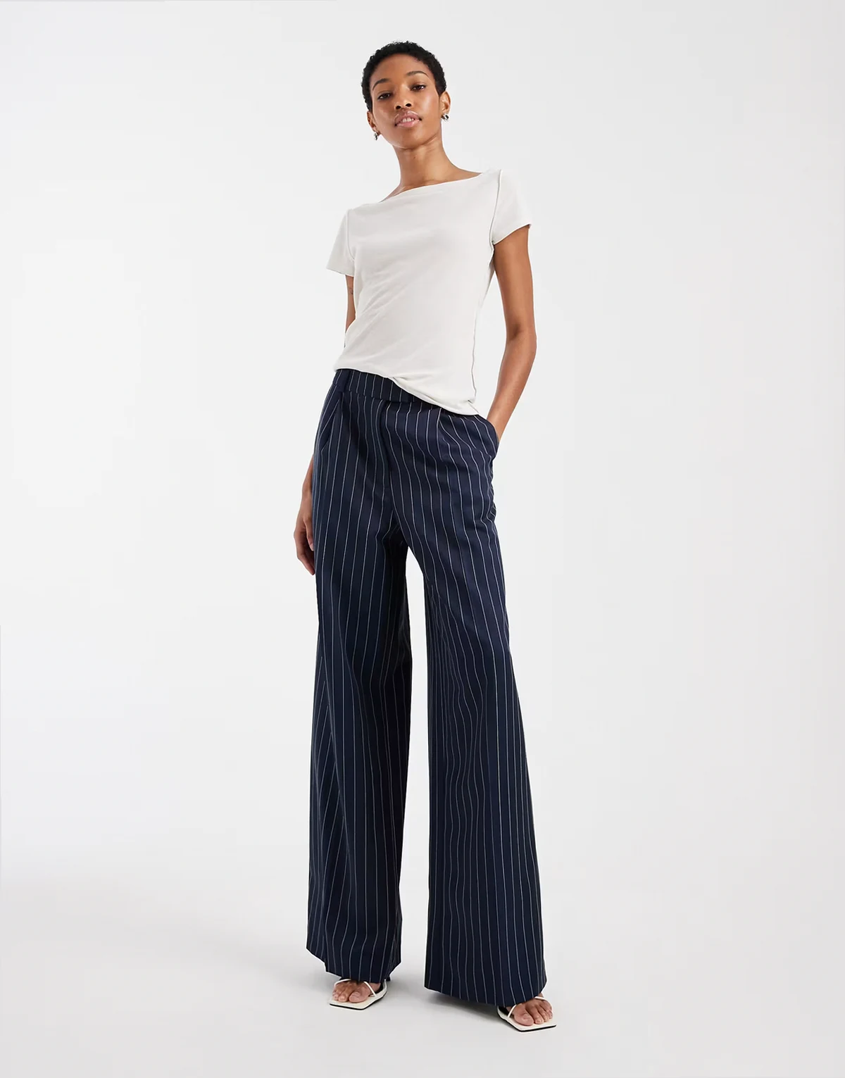 Tall – Elegante, maskuline Hose in Marineblau mit weitem Bein, niedrigem Bund und Nadelstreifen