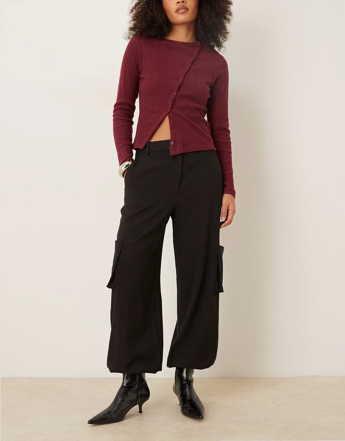 – Elegante Hose in Schwarz mit geradem Bein, Bündchen und praktischen Taschen