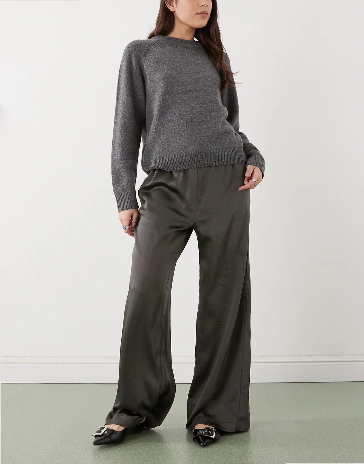 – Satin-Hose in Dunkelgrau
