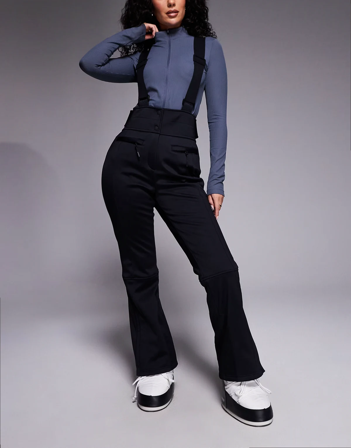 ASOS 4505 Hourglass Ski – Czarne wodoodporne spodnie narciarskie typu softshell z rozszerzanymi na dole nogawkami