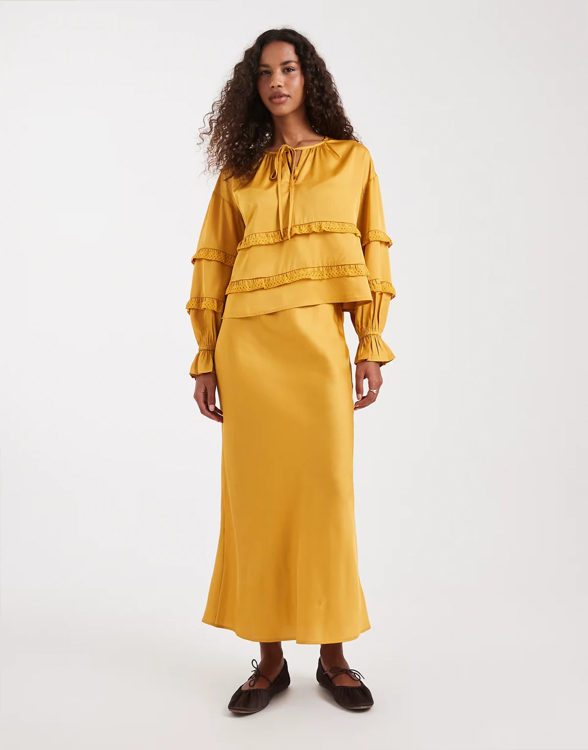 – Midaxi-Rock aus Satin in Goldbronze