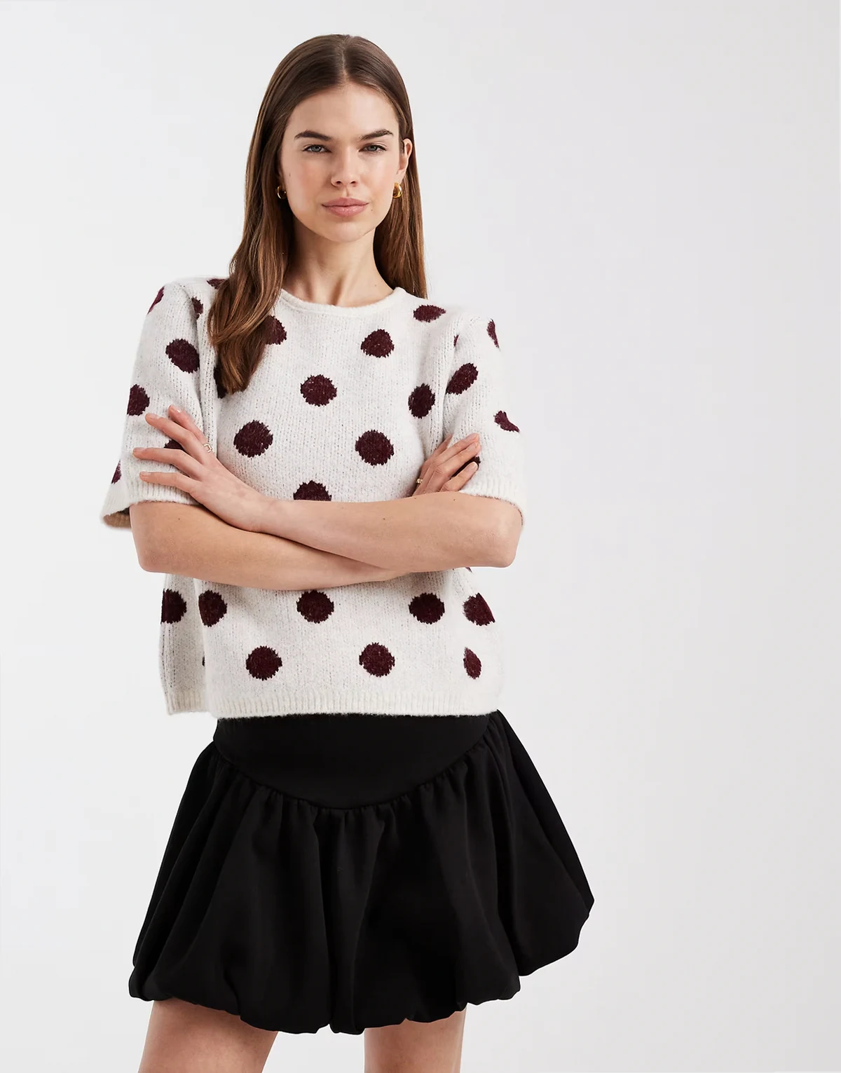 – Minirock aus Samt in Schwarz mit Ballonsaum und verschlungenem Design