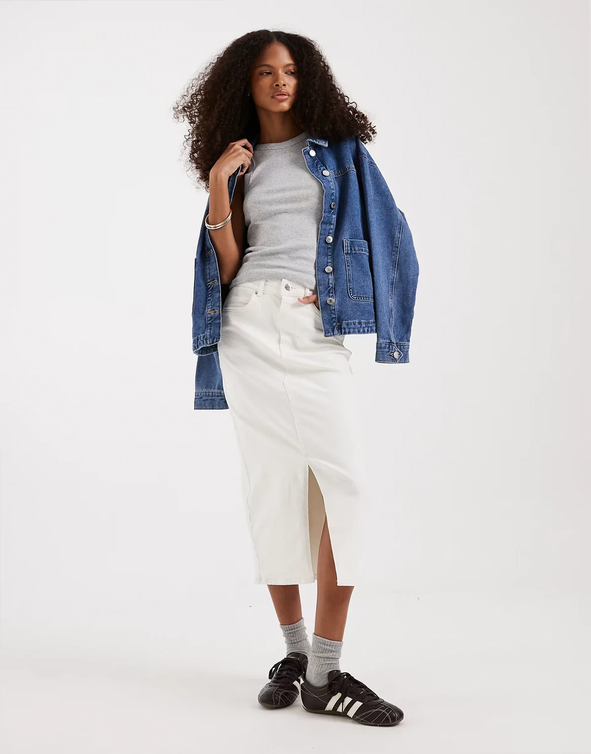 – Midaxi-Jeansrock in Ecru mit Schlitz vorne