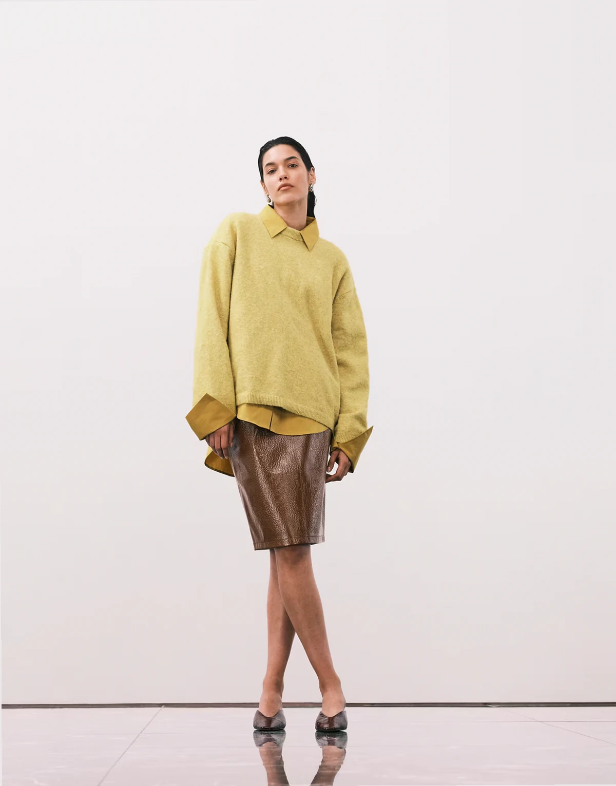 – Midirock aus Kunstleder in Camel in 90er-Jahre Länge