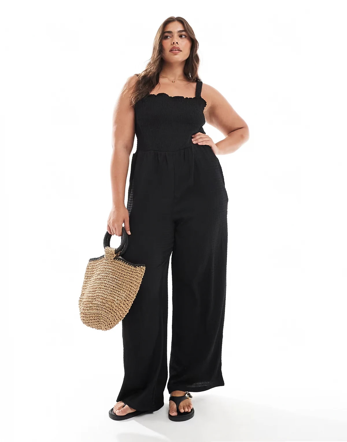 – Gesmokter Jumpsuit in Schwarz