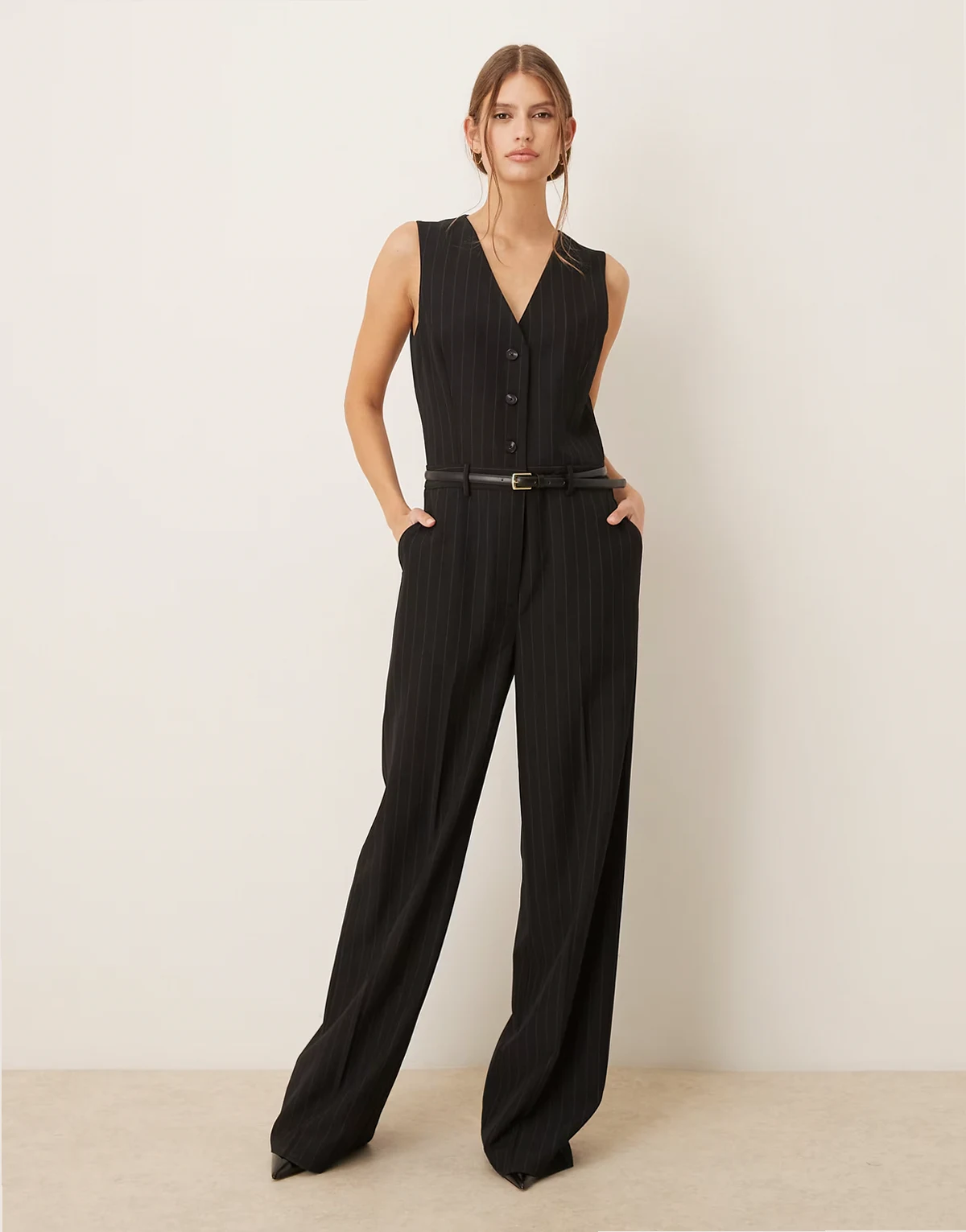 – Eleganter Westen-Jumpsuit in Marineblau mit Gürtel und Nadelstreifen
