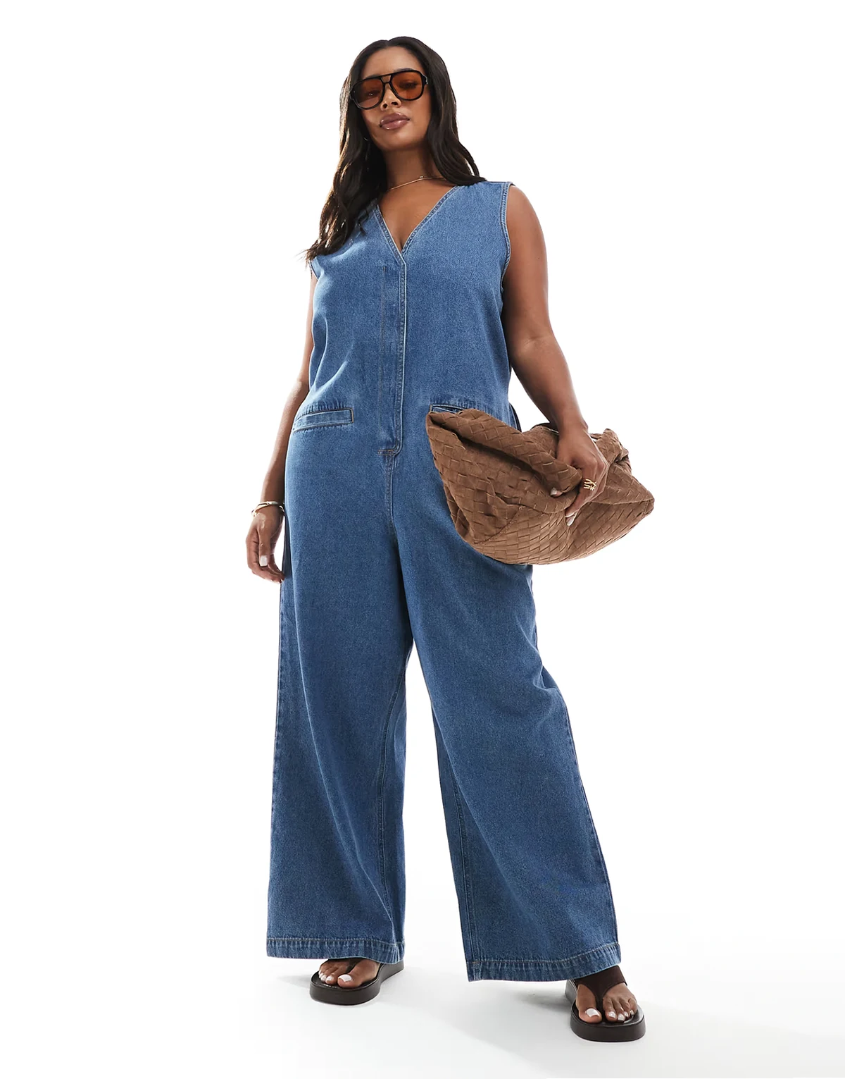 ASOS DESIGN Curve – Niebieski luźny kombinezon jeansowy bez rękawów