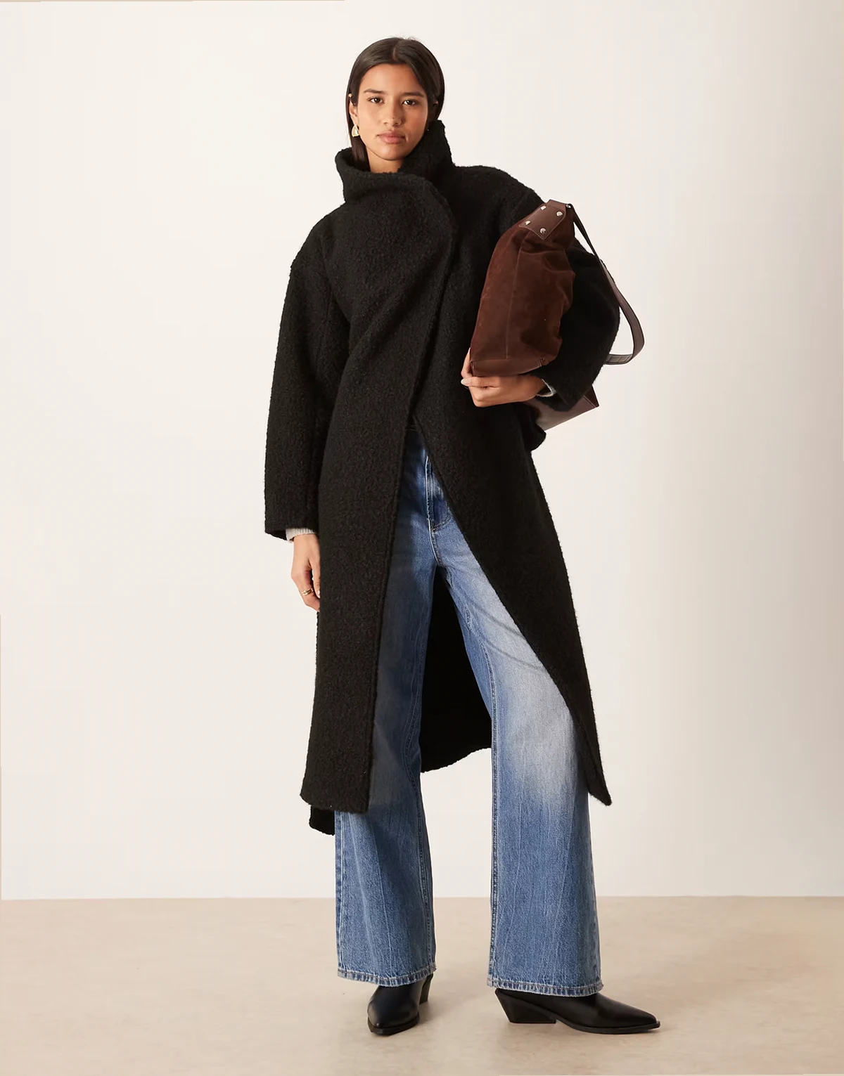 – Strukturierter Midaxi-Mantel in Schwarz mit Gürtel