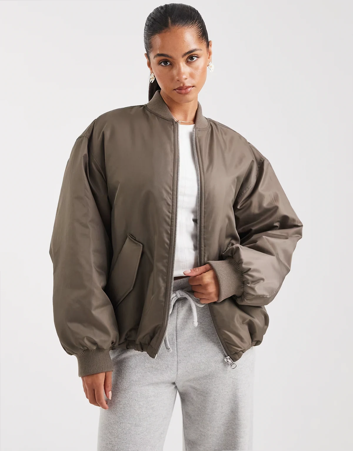 – Kurtka bomberka o kroju oversize w kolorze khaki