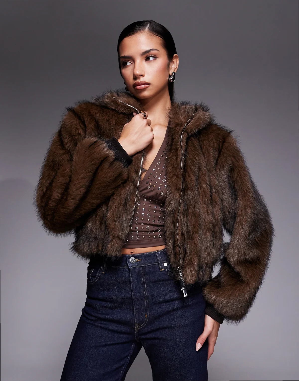 – Cropped-Bomberjacke aus Kunstpelz in Braun