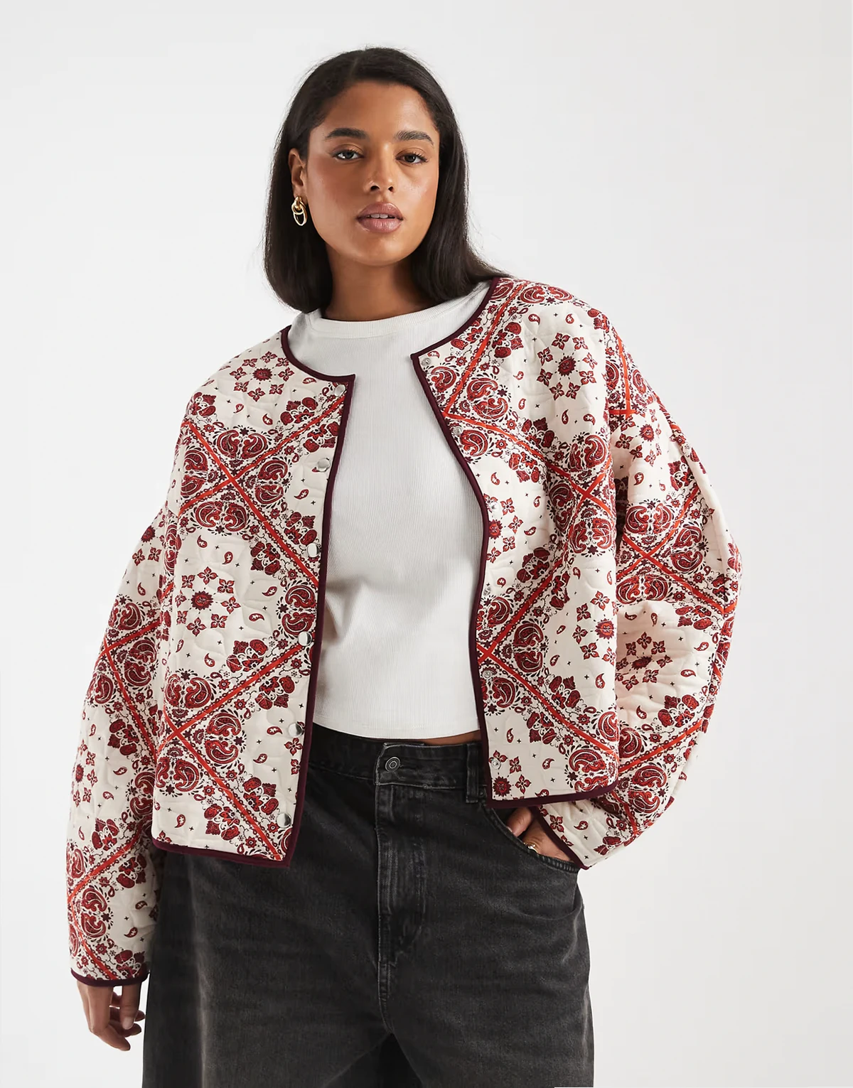 ASOS DESIGN Curve – Pikowana kurtka z bandanowym czerwono-kremowym wzorem