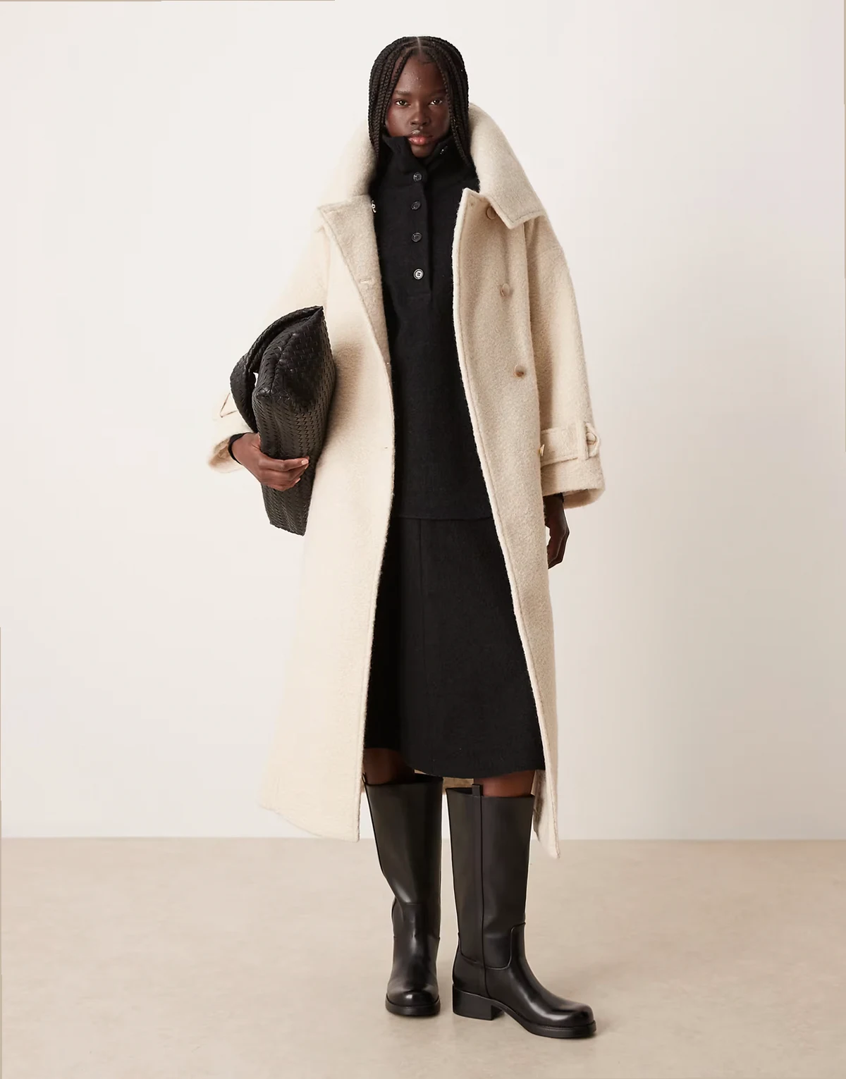 – Premium – Elegancki kremowy płaszcz z wysokim kołnierzem z dzianiny boucle