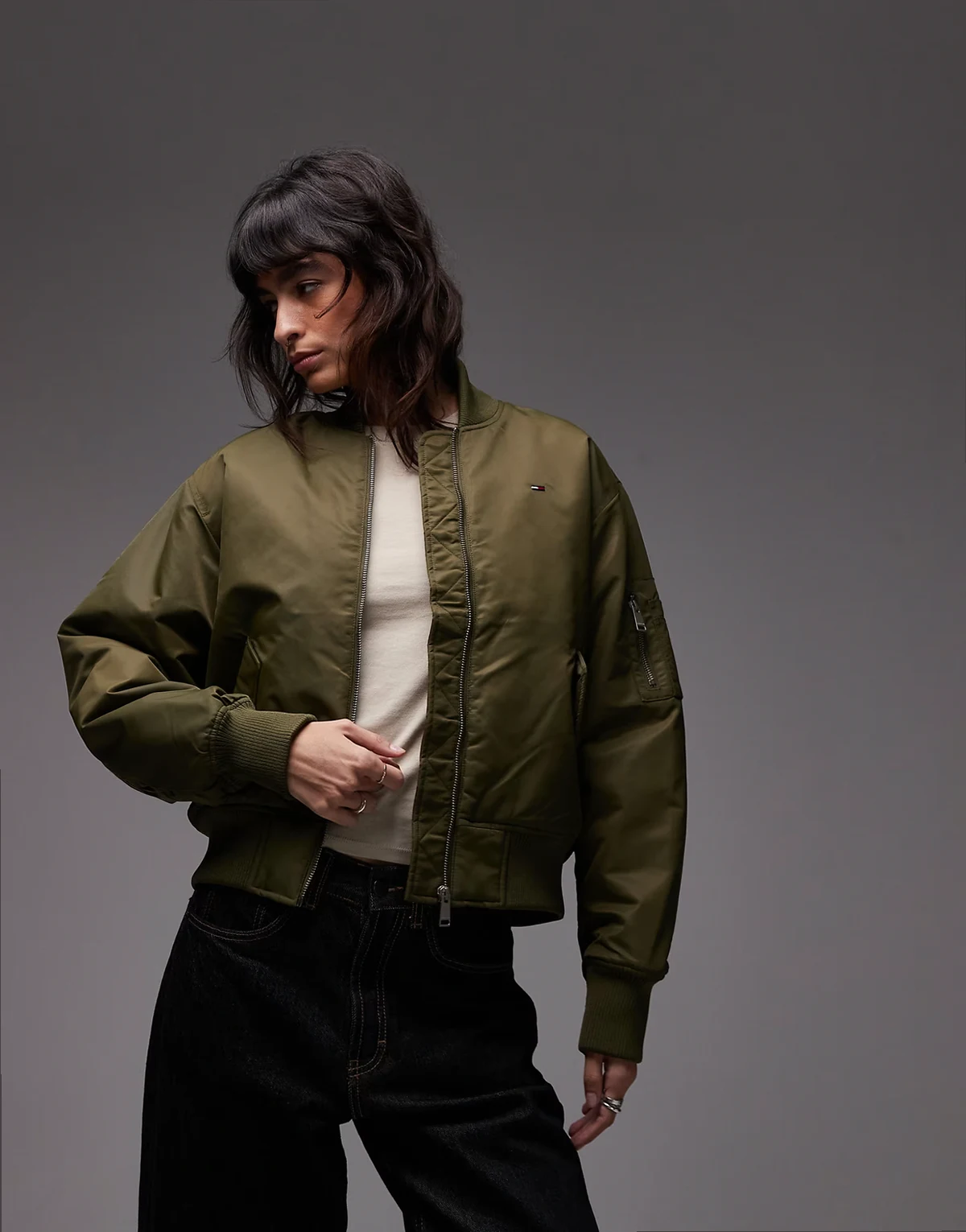 – Essential – Bomberjacke in Olivgrün