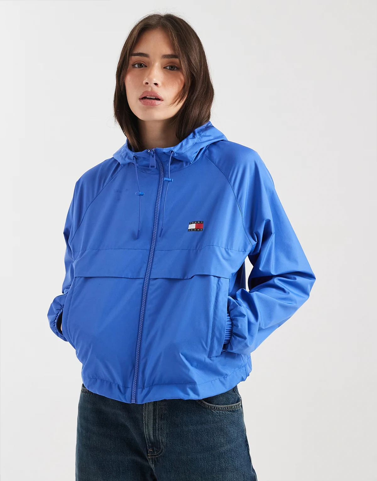 – Essential – Windjacke in Blau mit Kapuze