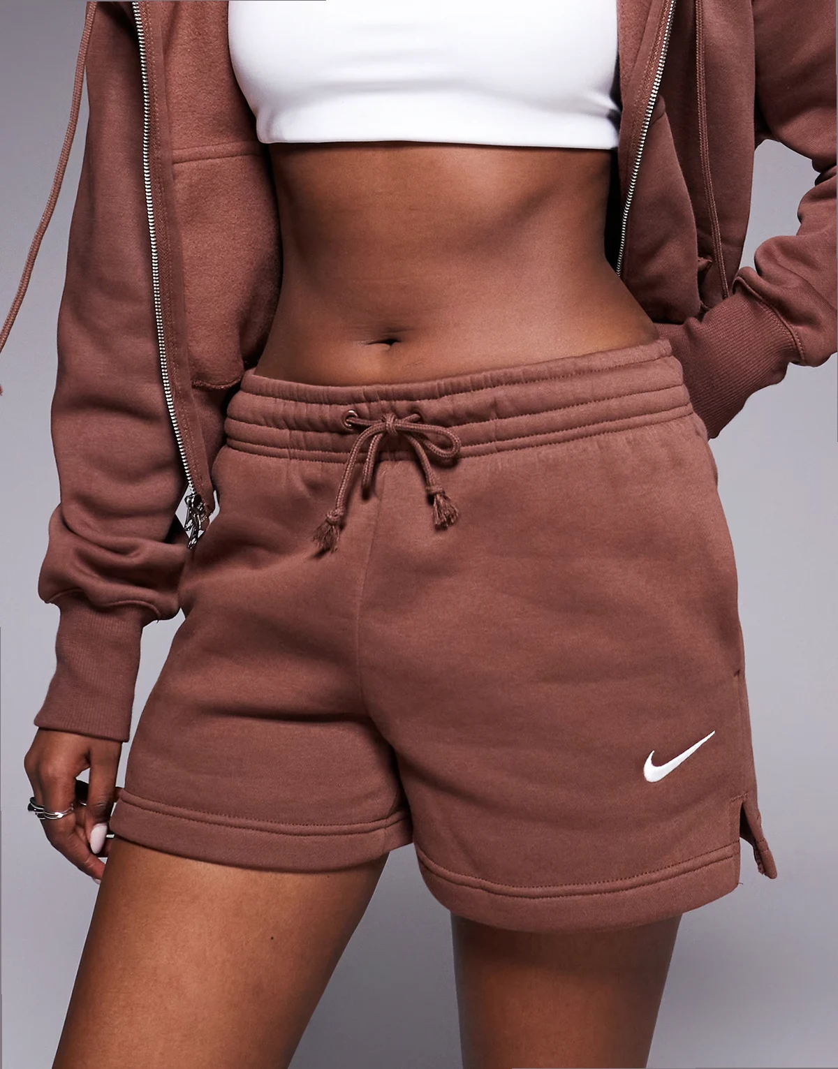 Phoenix Fleece shorts in brown
