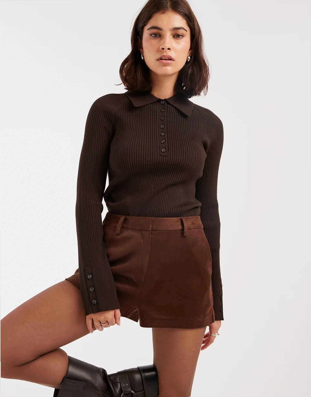 – Suedette – Mikro-Shorts in Schokobraun