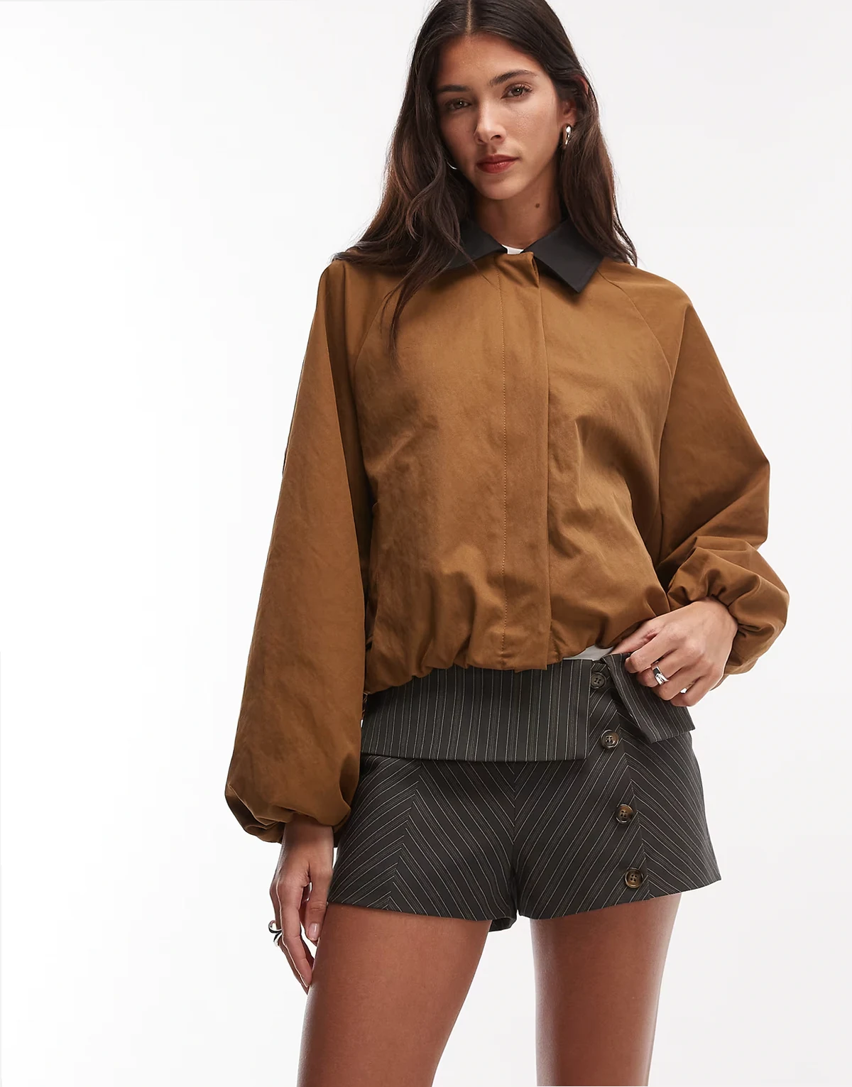 – Wamuka – Elegante Mini-Shorts in Grau mit Nadelstreifen