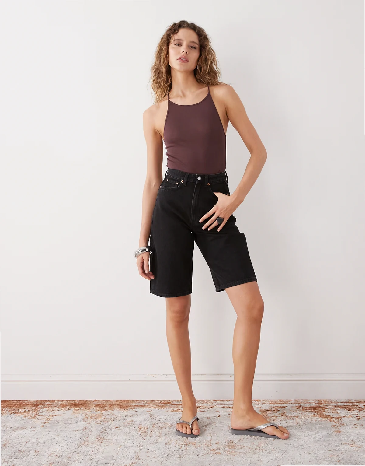 Curve – Jeansshorts in Schwarz mit hohem Bund
