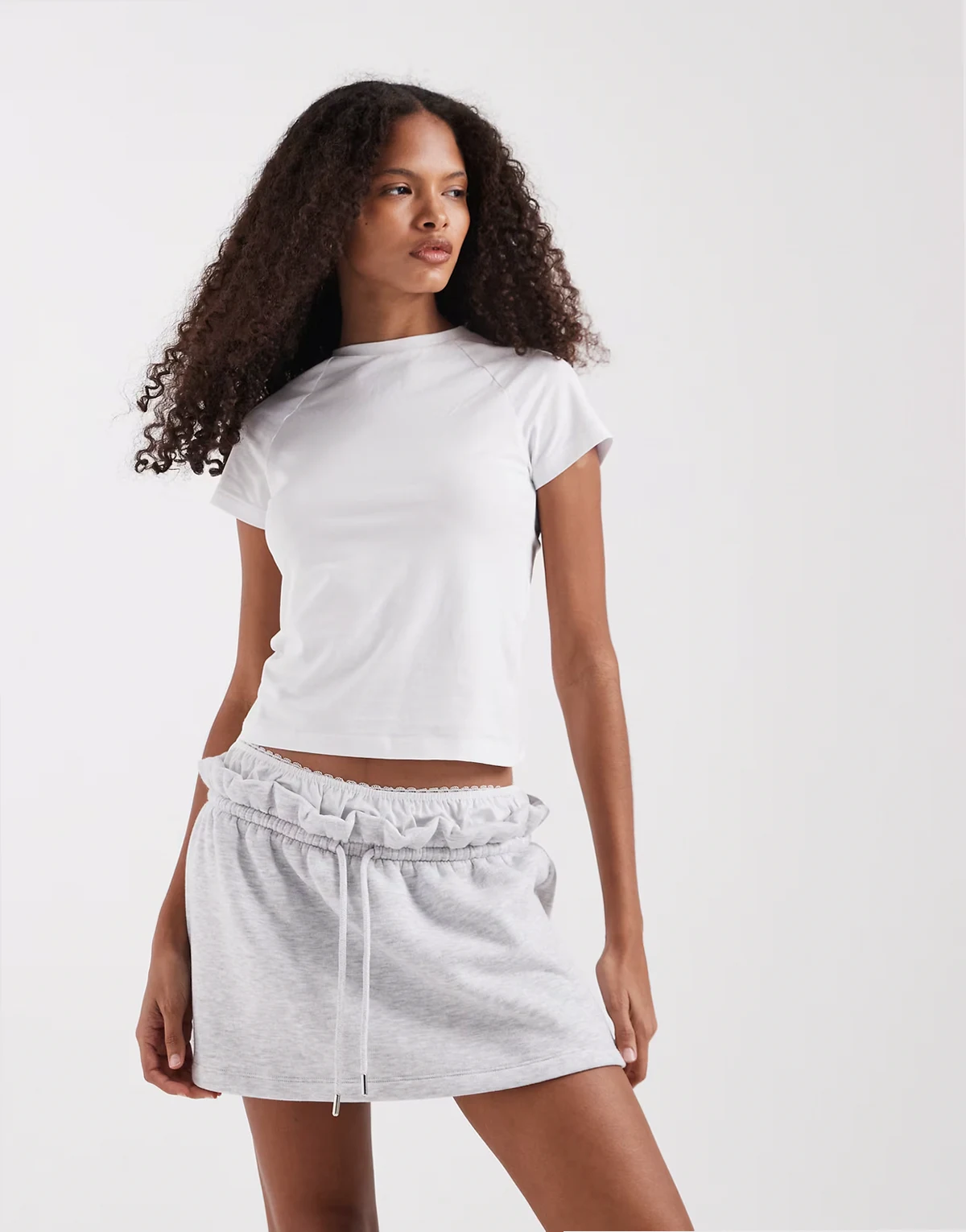 – Skort aus Sweatshirt-Stoff in meliertem Grau mit Spitzenborte