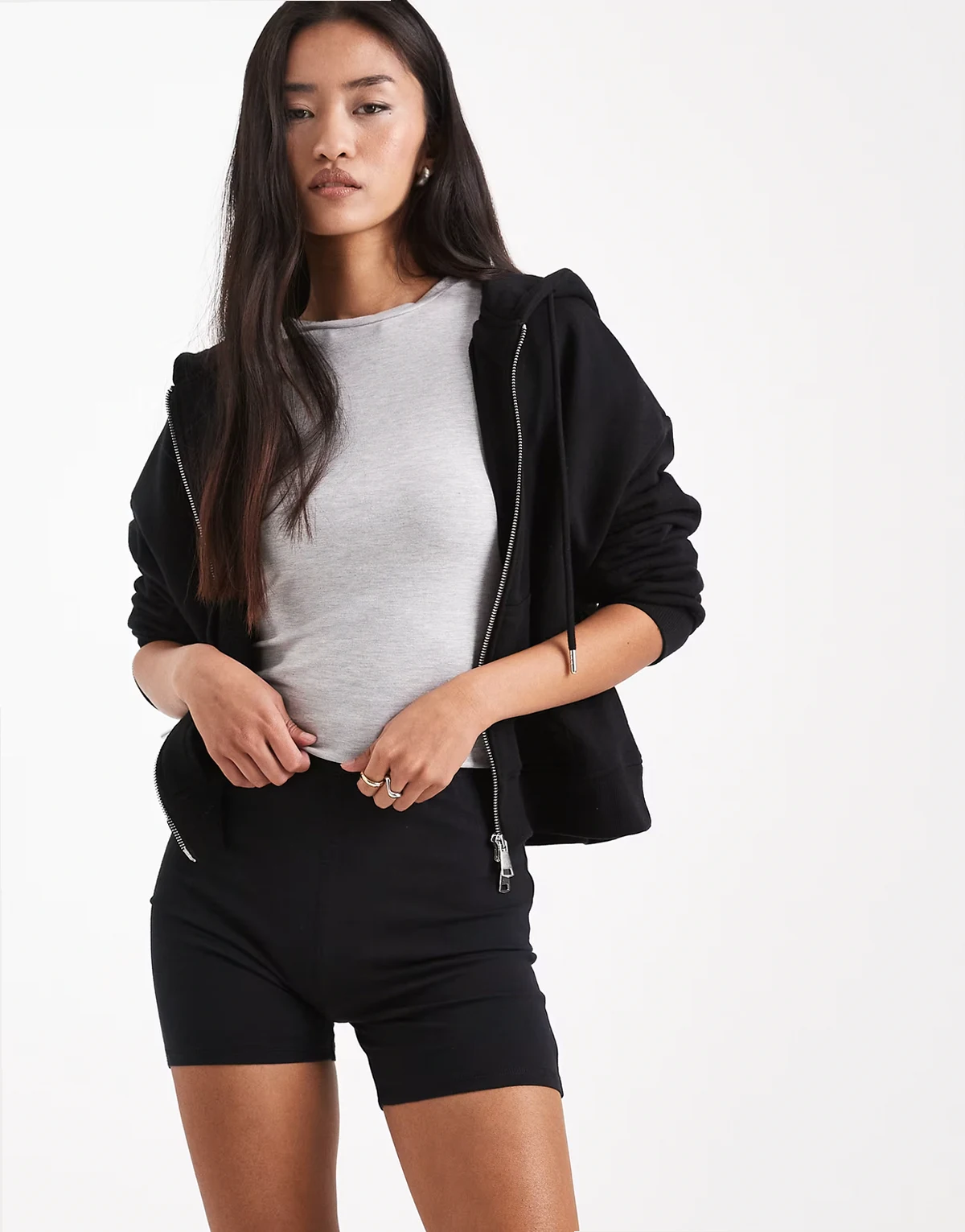 – Knappe Shorts in Schwarz