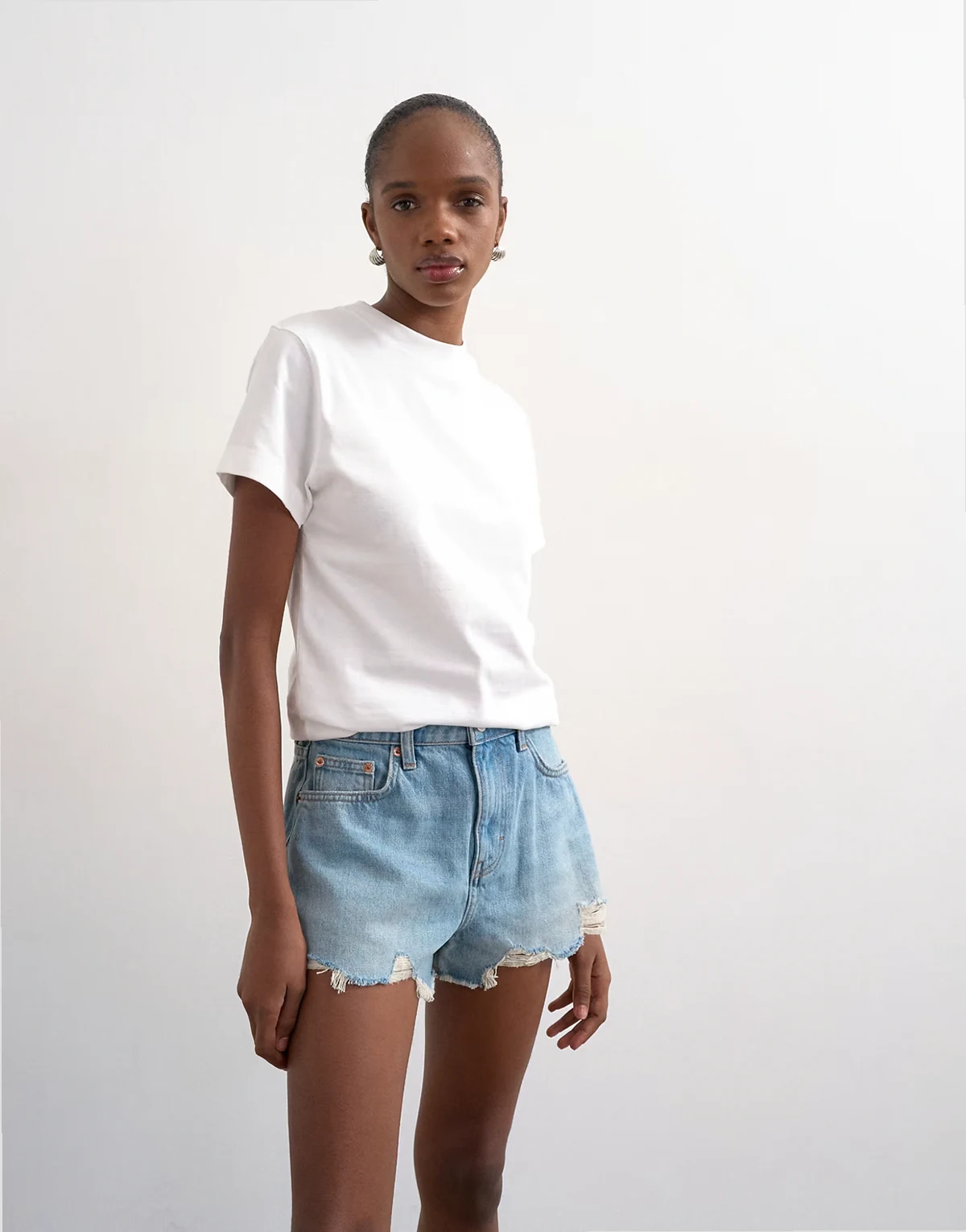 – Gebleichte Jeans-Shorts in A-Linie mit Zierrissen