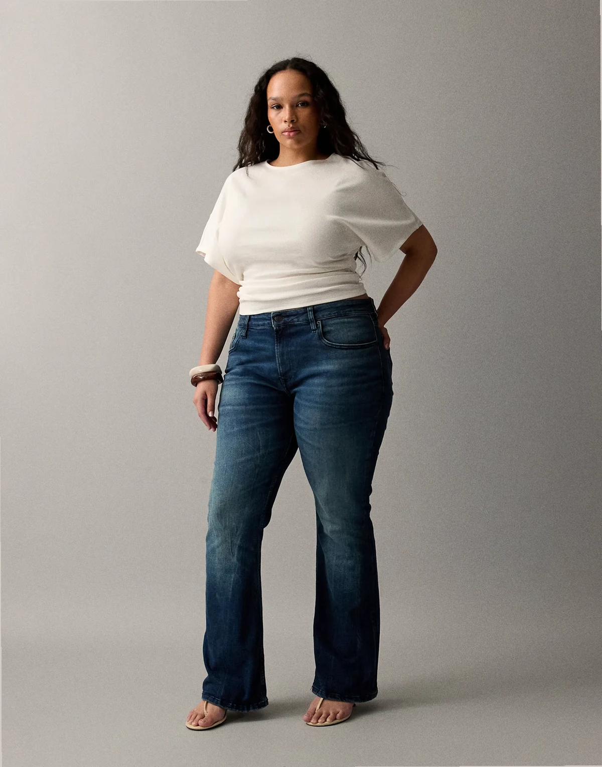 ASOS DESIGN Curve – Ciemnoniebieskie jeansy bootcut z rozszerzanymi nogawkami