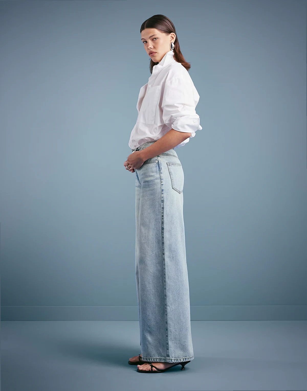 – Weit geschnittene Jeans in Vintage-Waschung mit hohem Bund