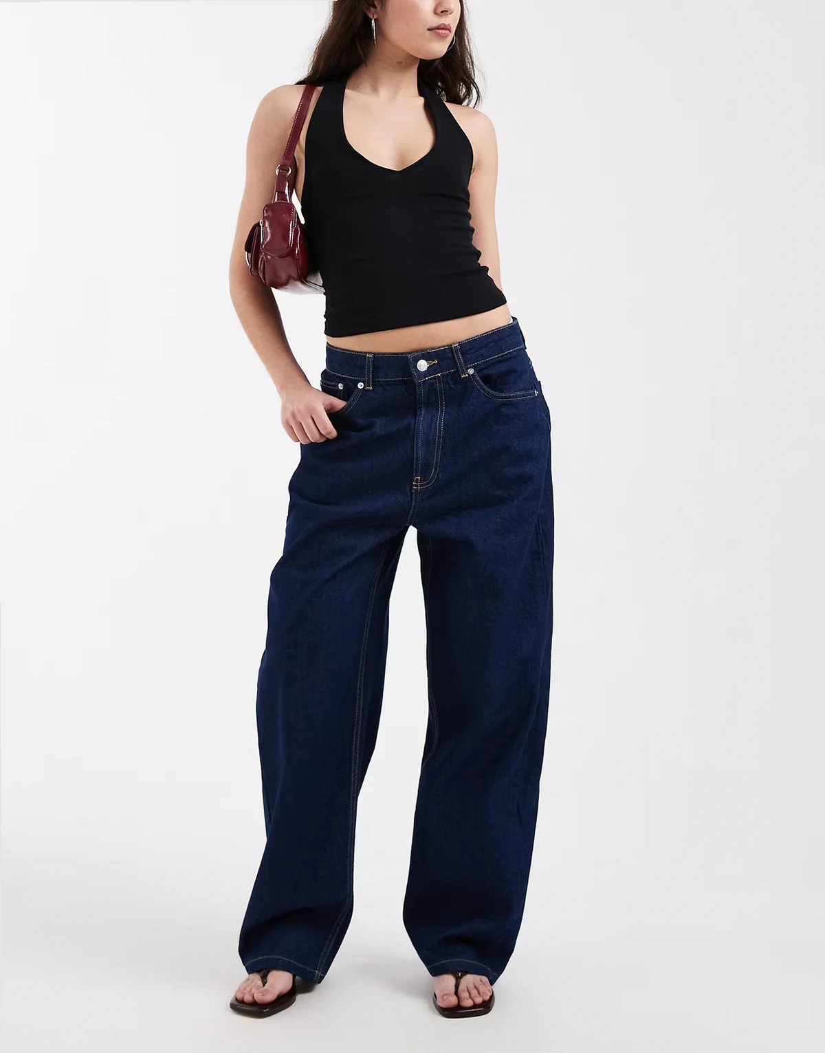 – Schmale Barrel Leg Jeans in Rinse-Waschung