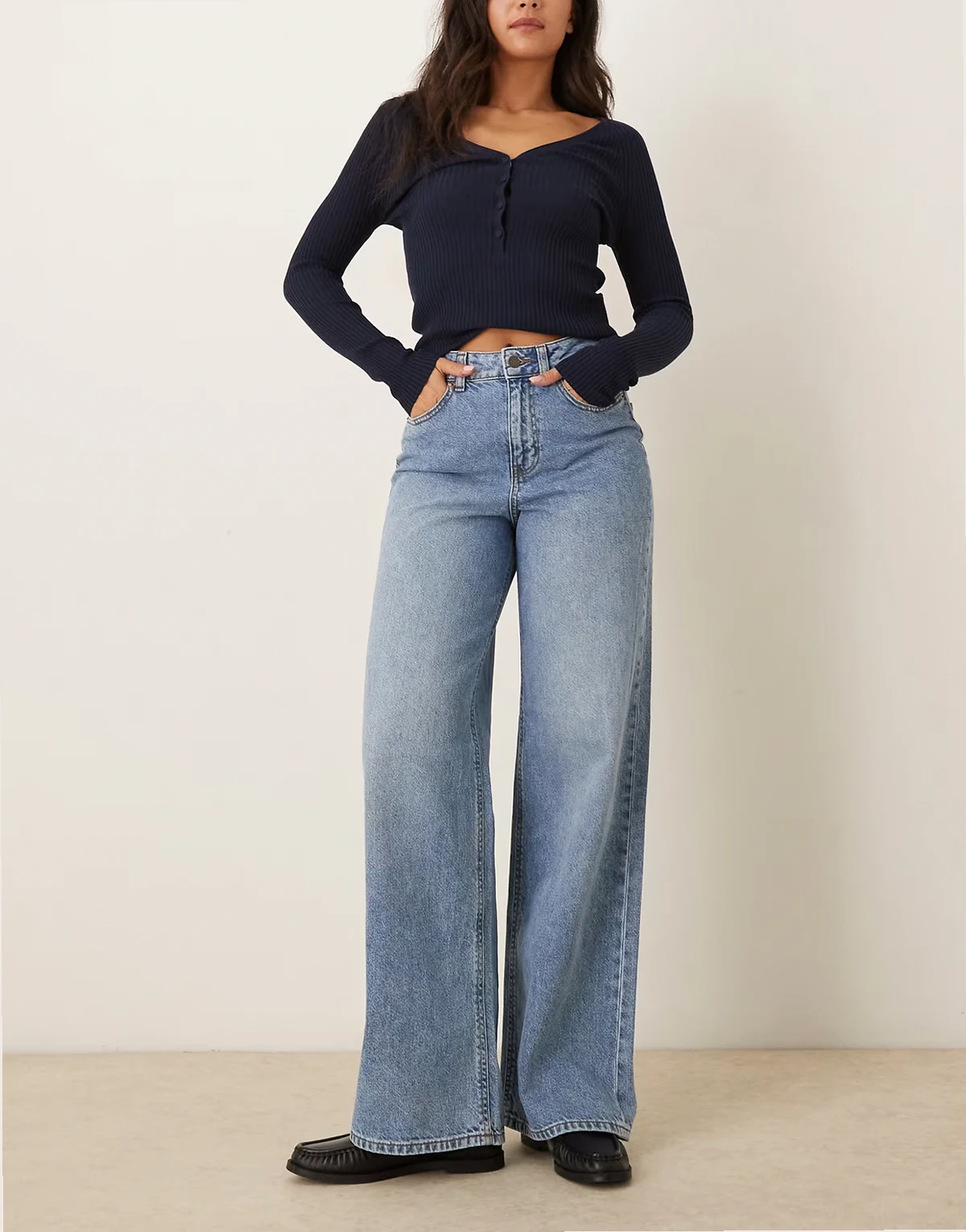 – Tokyo – Weit geschnittene Jeans in hellblauer Waschung