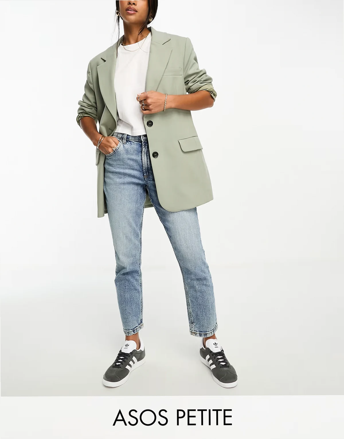 ASOS DESIGN Petite – Dopasowane wygodne niebieskie jeansy