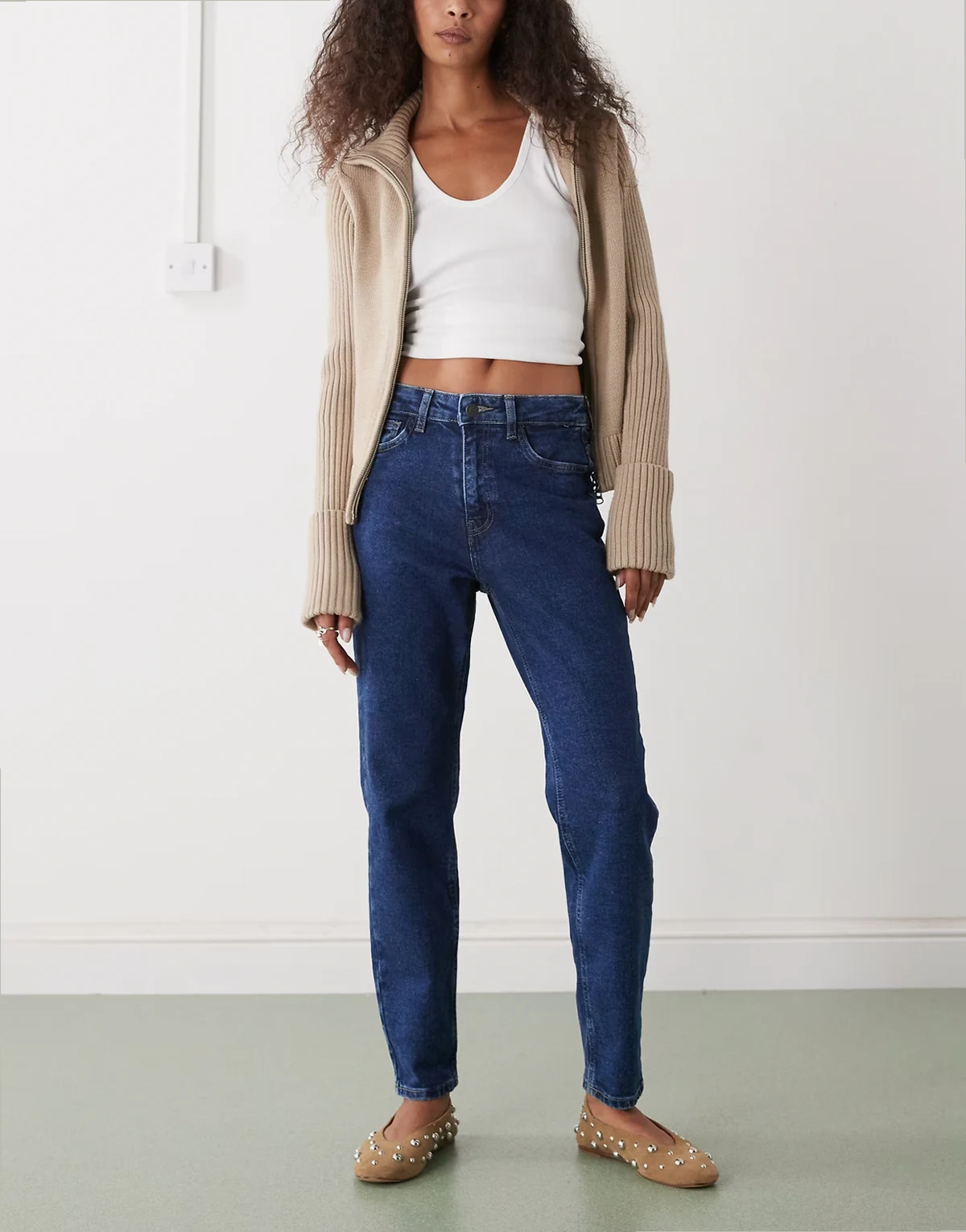 – Moni – Jeans aus dunkelblauem Denim mit hohem Bund und schmalem, geradem Schnitt