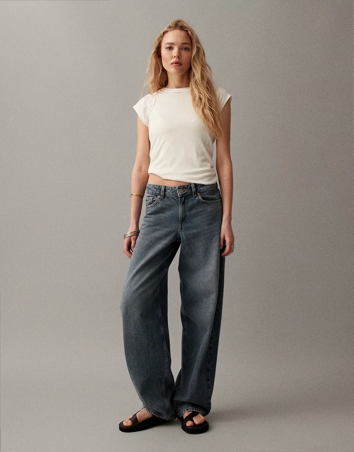 – Fuji – Barrel-Fit-Jeans in mittelblauer Waschung