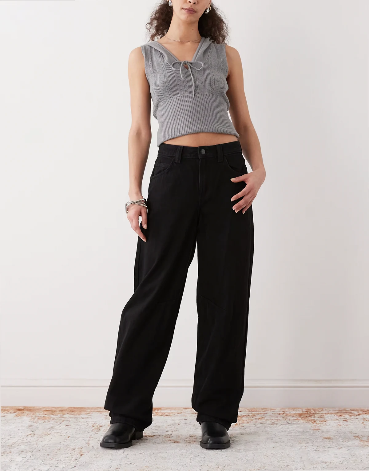 – Hazel – Czarne jeansy z baryłkowatymi nogawkami