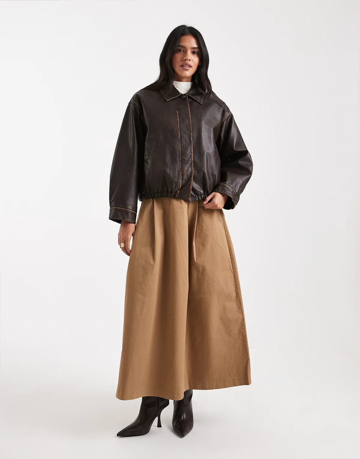 – Plissierter Maxi-Tellerrock in Camel