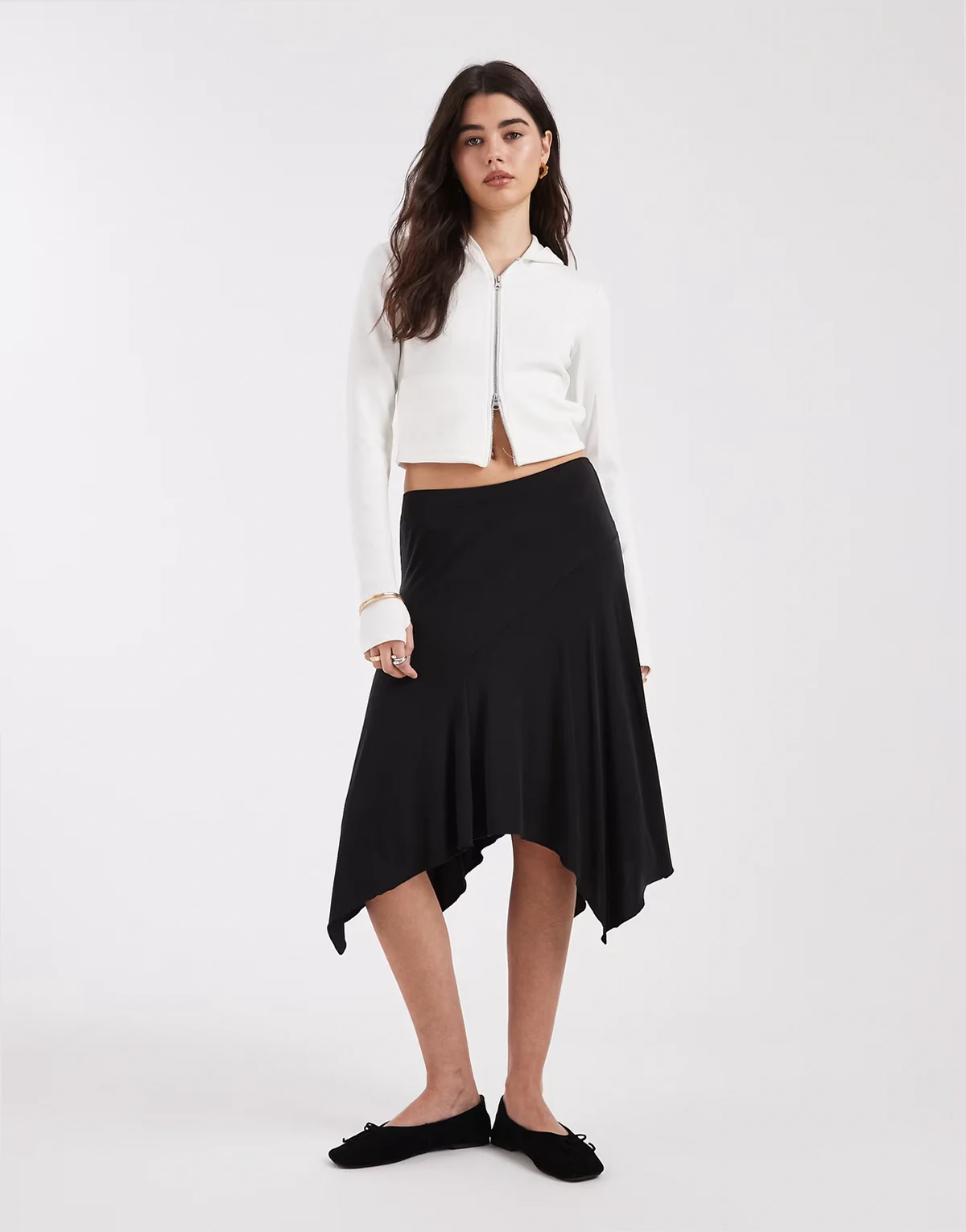 – Sandy – Asymmetrischer Midirock in Schwarz