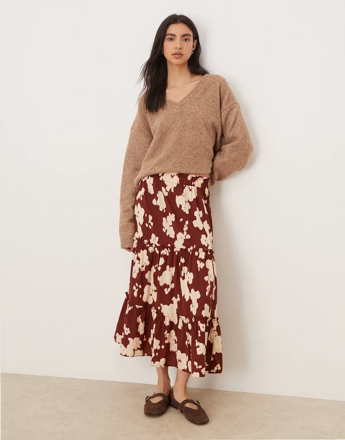 – Luftiger, gestufter Midirock in Braun