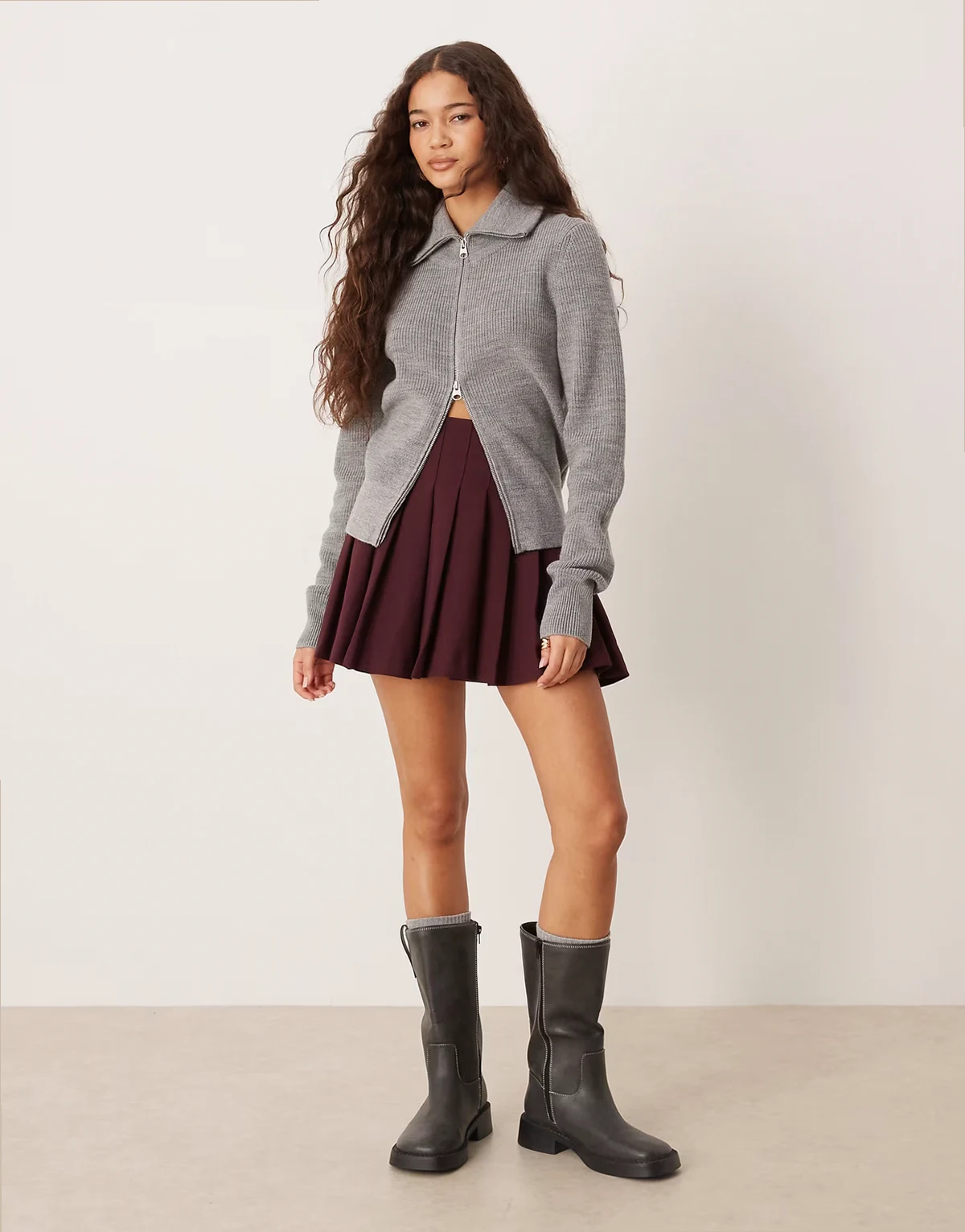 – Mini-Faltenrock in Pflaume