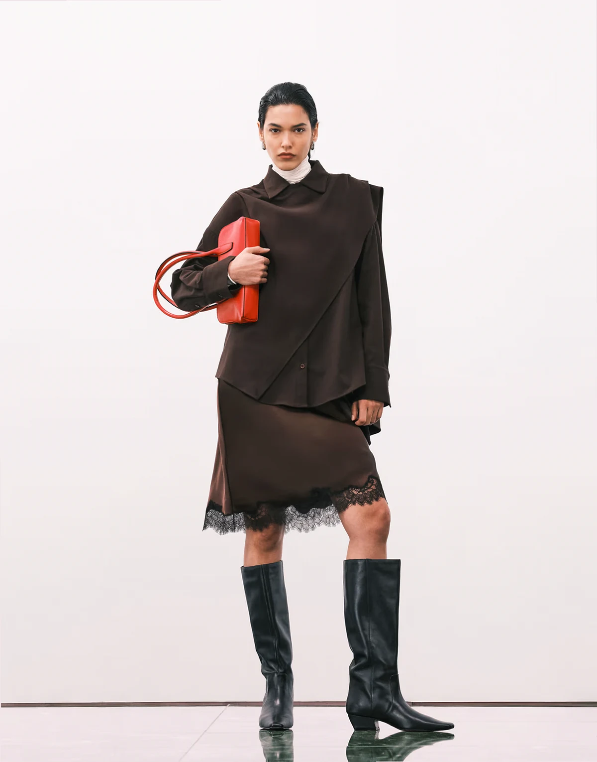 – Knielanger Rock in Braun mit Spitzensaum