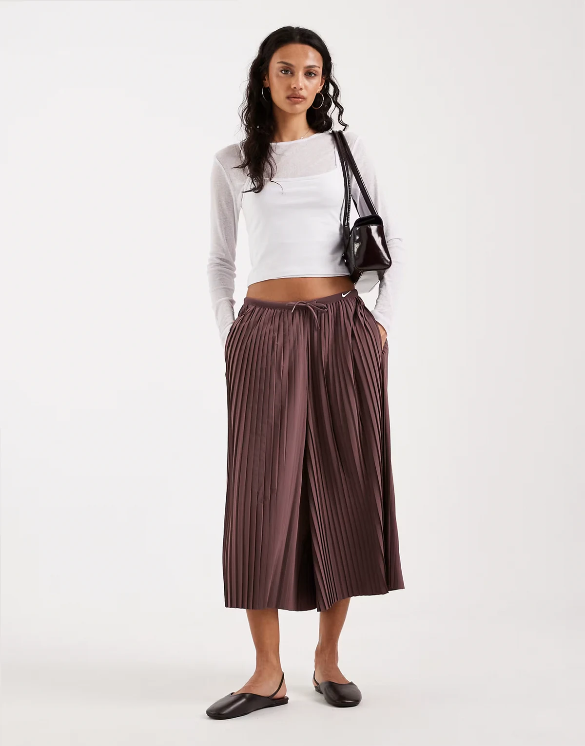 pleated skirt in brown