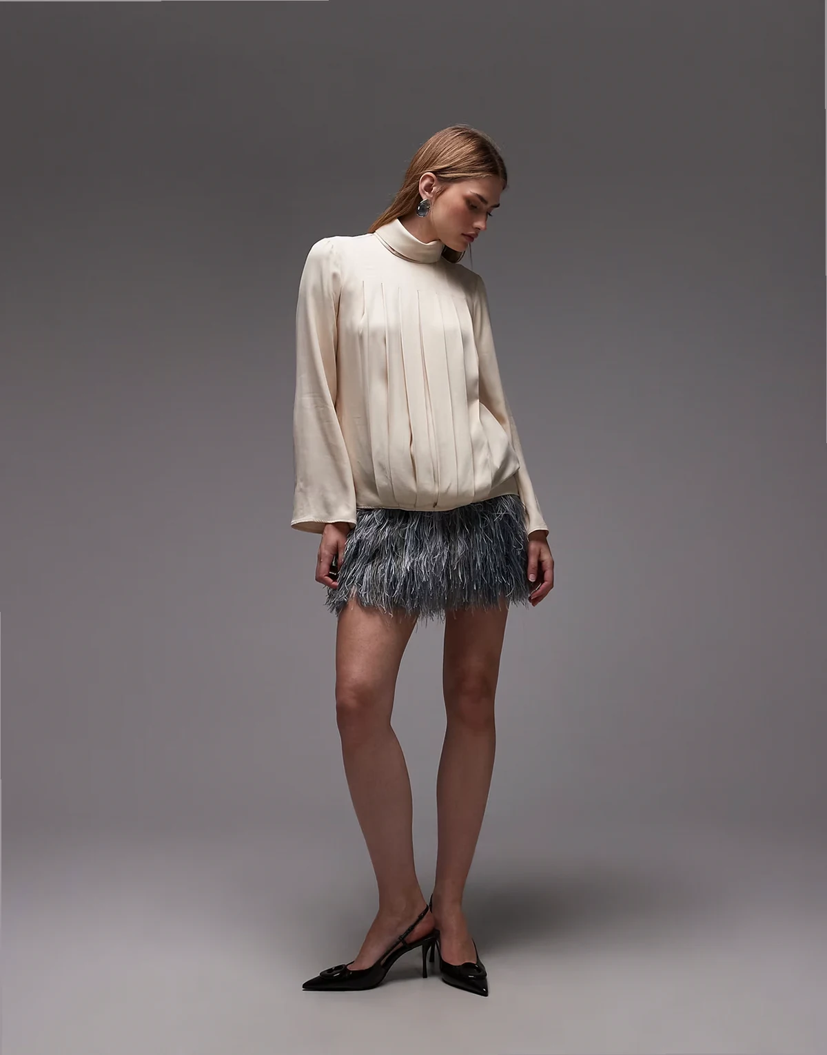 – Volant-Minirock in Grau mit Fransen in 3D-Optik