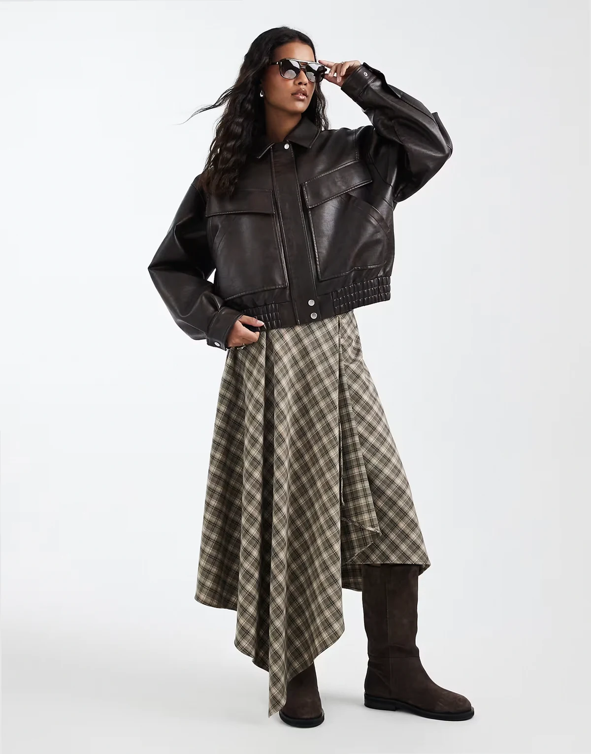 – Spódnica maxi ze zwiewnym dołem i wzorem w kratkę