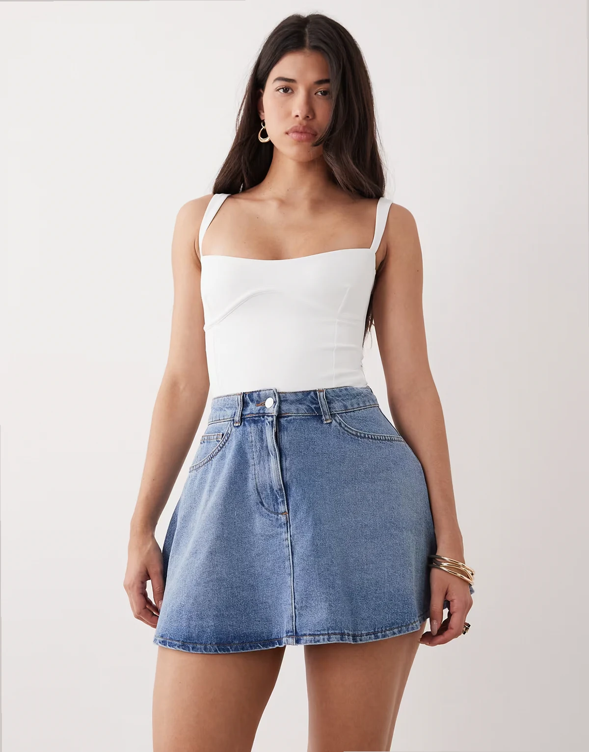 – Kurzer Tellerrock aus Denim in Mittelblau